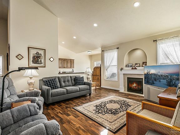 4th image of 2530 SE Bitterbrush Dr