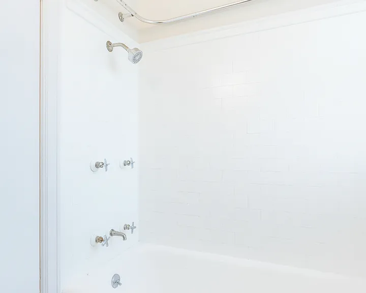 Comfortable Urban Living in a Classic Brick Building Near UW & Light Rail — Photo 15