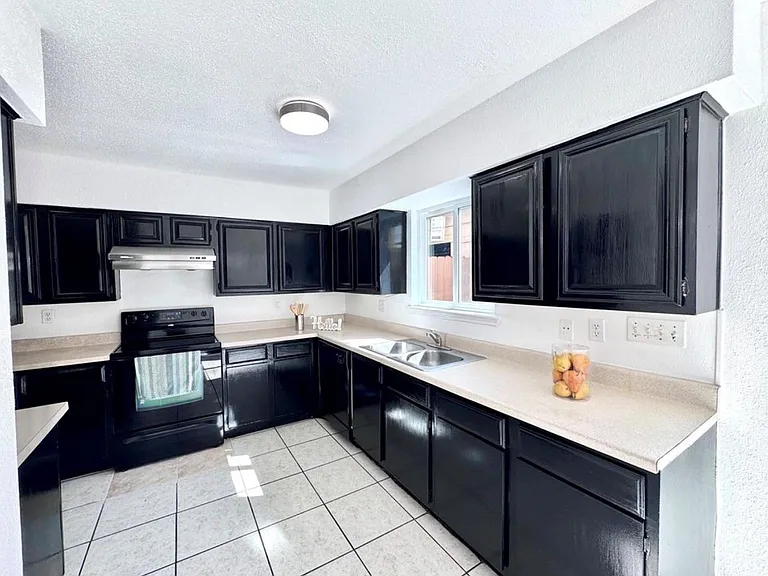 9901 Sharpcrest St #M6 — Photo 11