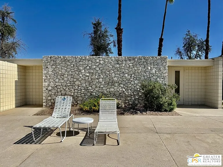 197 Desert Lakes Dr — Photo 32