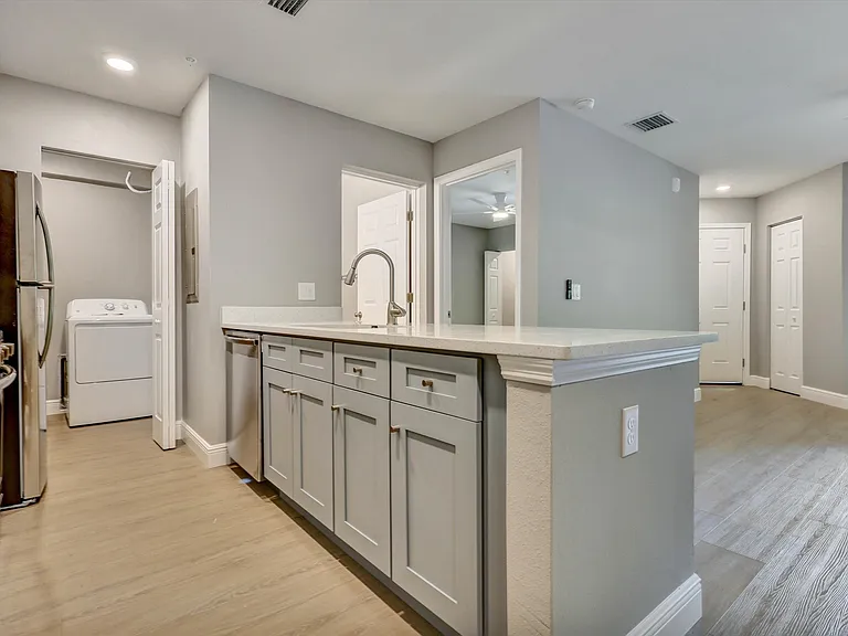 3024 Parkway Boulevardblossom Park — Photo 13