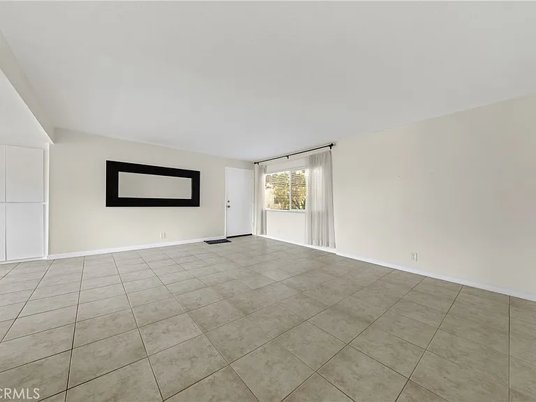 806 E 4th Ave — Photo 3