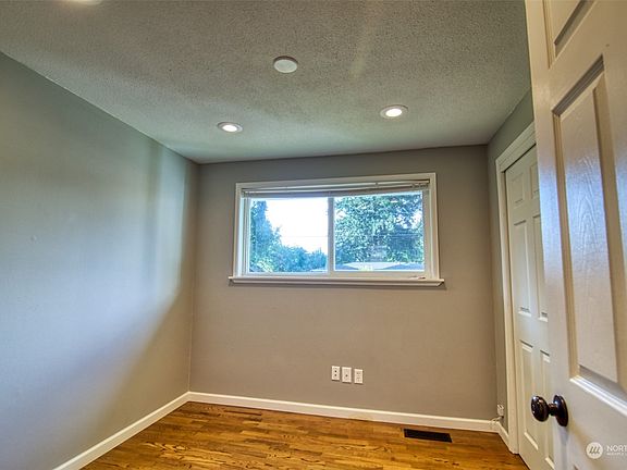 4th image of 8806 Highland Avenue SW