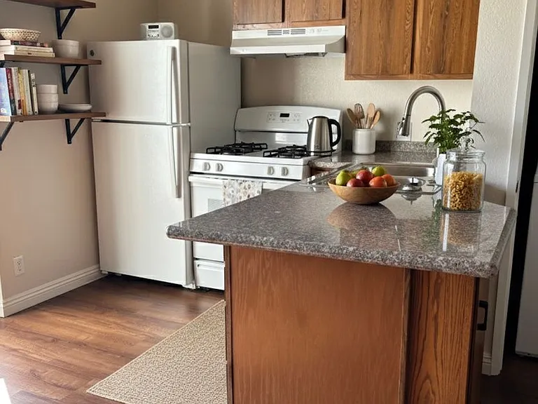 Spacious 1-Bed Apartments in Gated Tujunga Community — Photo 16