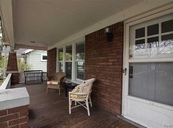 2nd image of 703 S Rembrandt Ave
