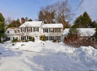 35 Cornwells Beach Rd, Port Washington, NY 11050