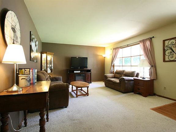 4th image of 2418 Cedar Point Dr