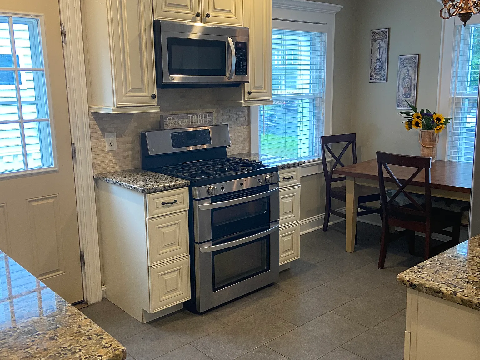 3 bed, 1200 sqft, $3,600 — Photo 2