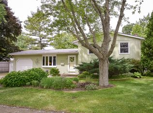 36426 N Beverly Ave, Gurnee, IL 60031