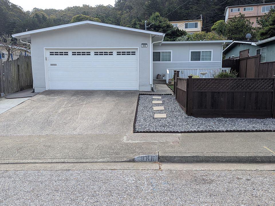 1st image of 986 Regina Way