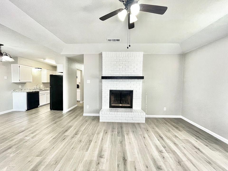 1st image of 703 Bluebonnet Dr