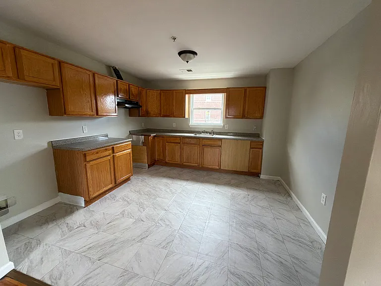 961 Bergen St #2B — Photo 1