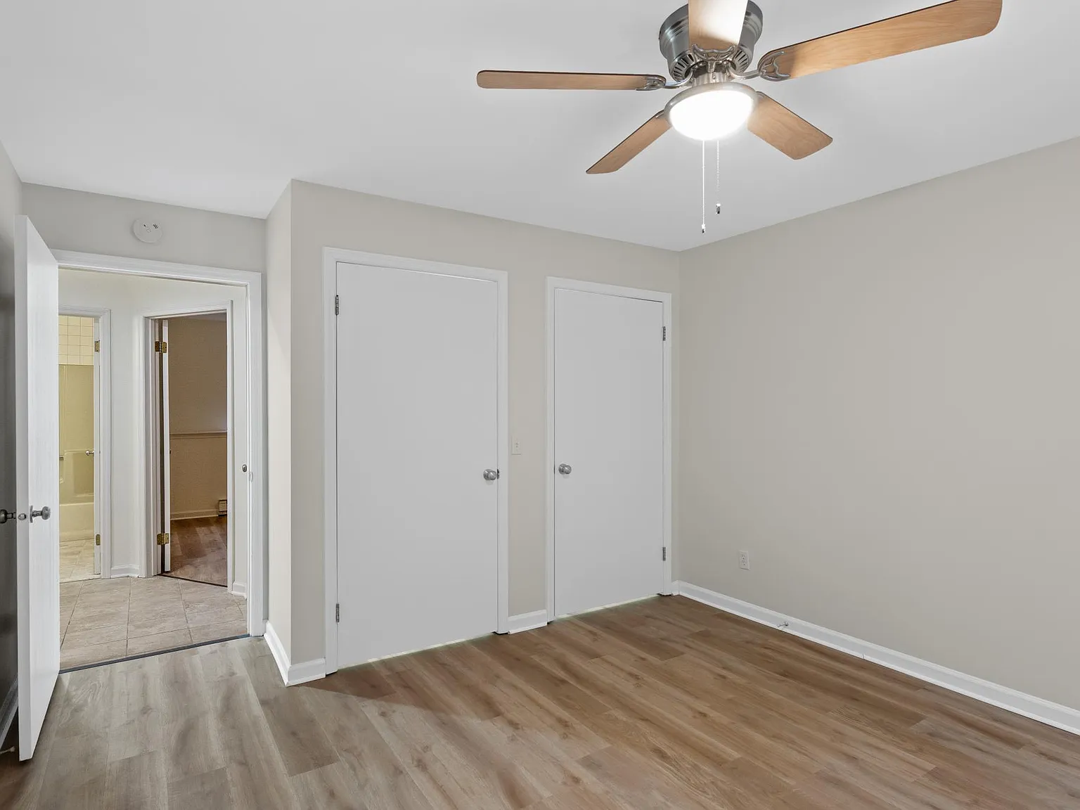 2 bed, 1000 sqft, $1,825 — Photo 3