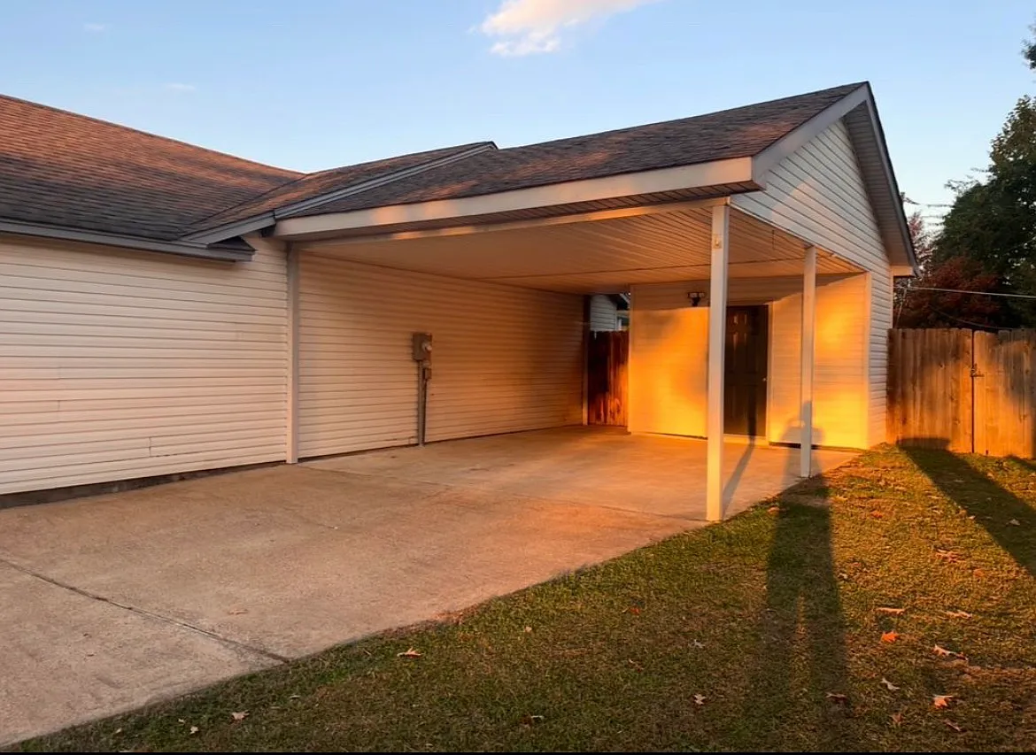Building Photo - 6468 Chickasaw Dr