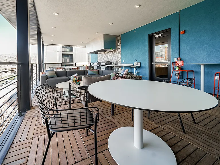 Outdoor Kitchen and Lounge