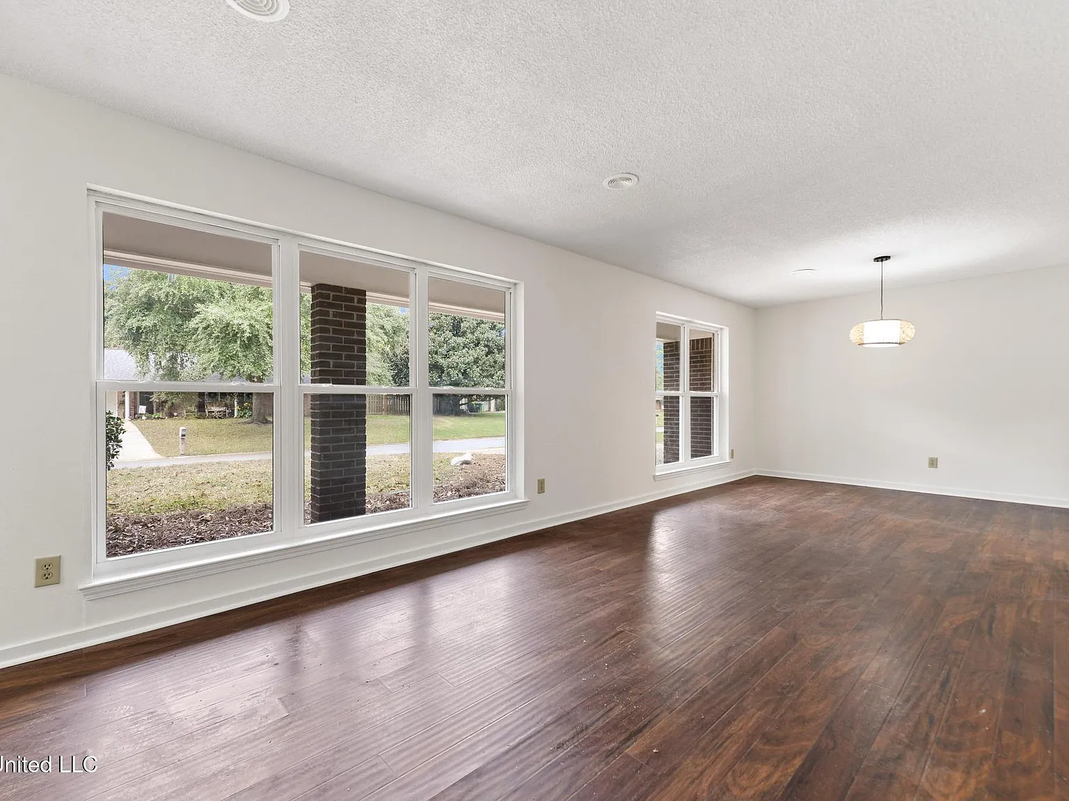 4 bed, 2.0 bath, 2348 sqft, $2,000 — Photo 4