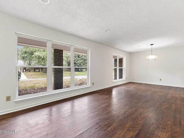 6104 Gruich Cir — Photo 4