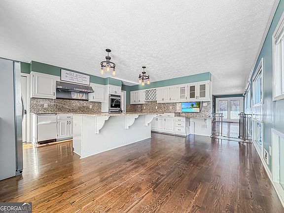 5th image of 107 Stratford Ct