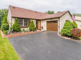 10 Goldenchain Ct, Penfield, NY 14526