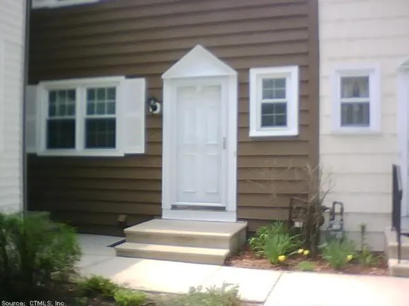 88 E Gate Ln, Hamden, CT 06514