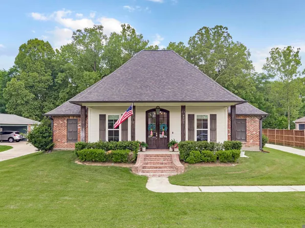 8823 Round Oak Dr, Baton Rouge, LA 70817