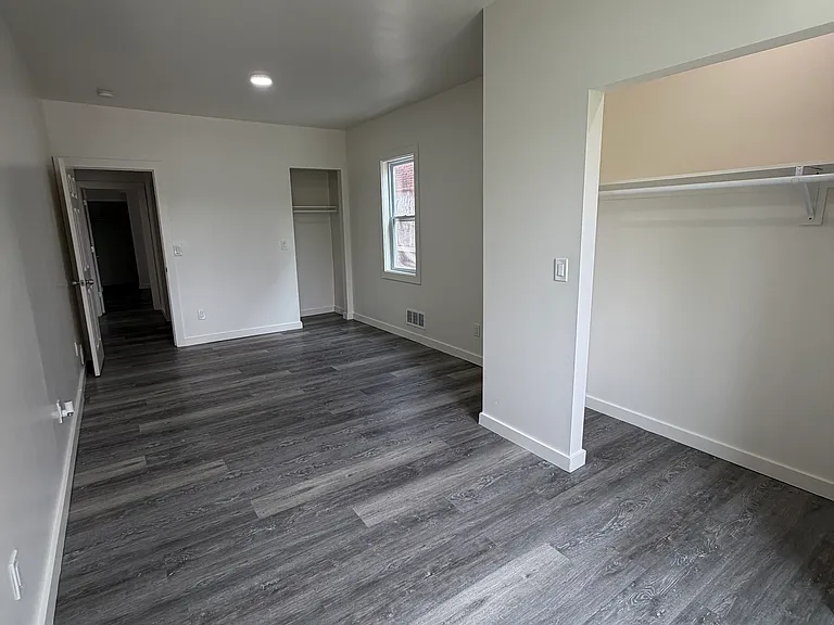 4557 Seebaldt St — Photo 17