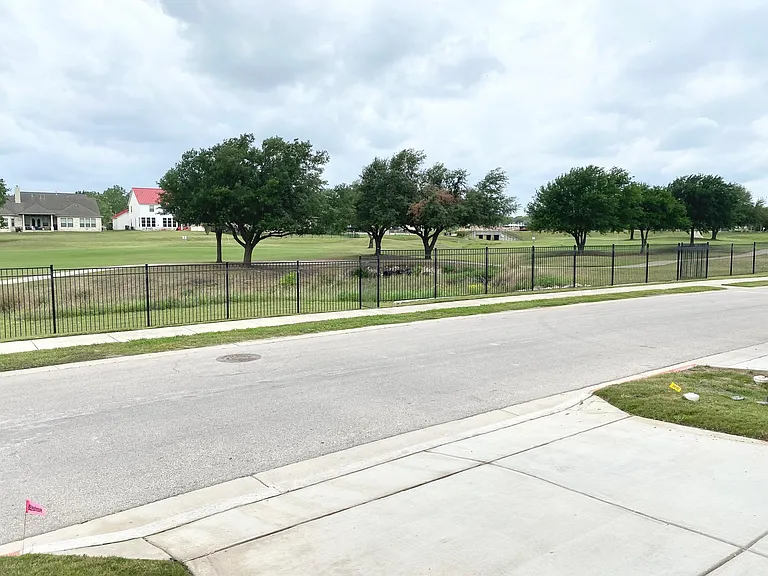 1550 Harwell Loop — Photo 3