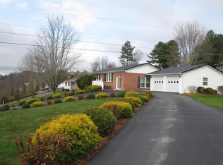 379 Dove St, Pounding Mill, VA