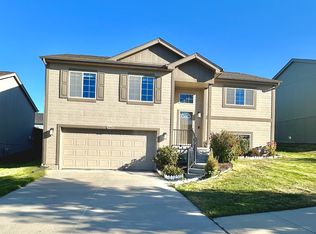 16402 Saratoga St, Omaha, NE 68116