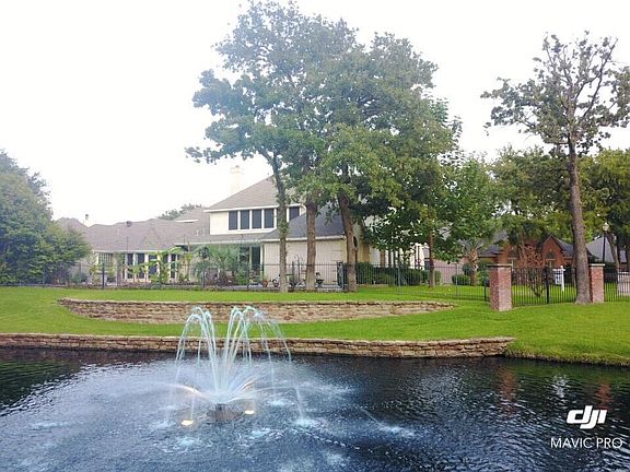 4th image of 1401 The Lakes Ct