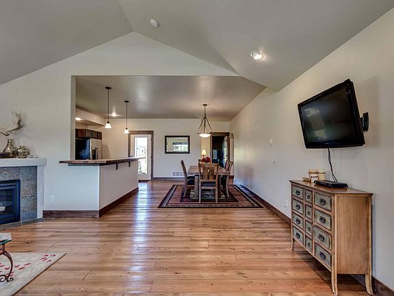 4th image of 1081 Forestglen Dr