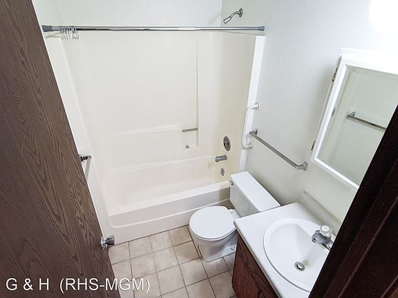 5th image of 321 1st Ave SE #9