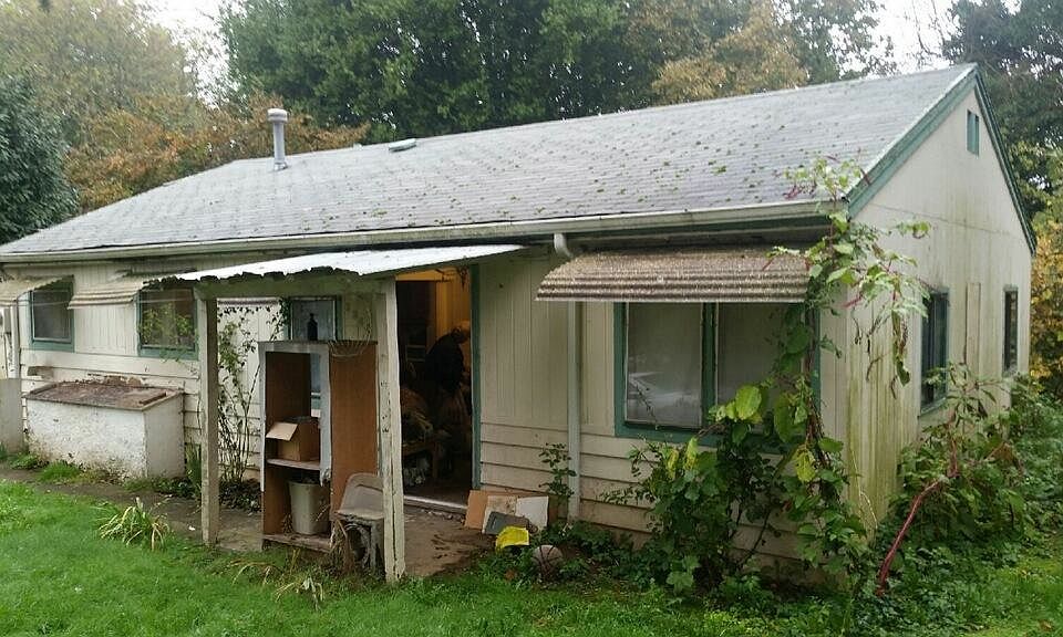 1st image of 3365 SE Floss St