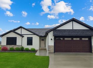 30 Yearling Ct, Charleston, IL 61920