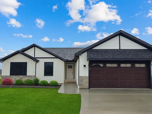 30 Yearling Ct, Charleston, IL 61920