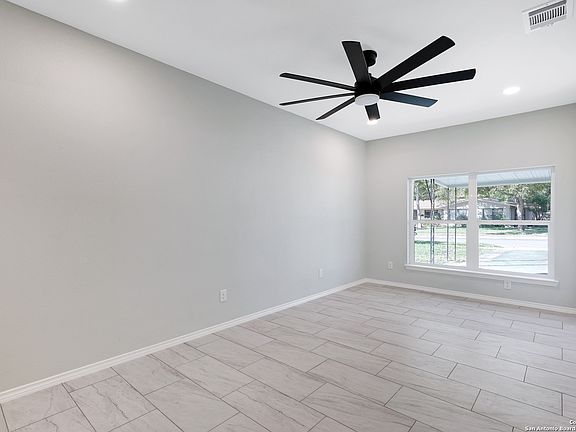 4th image of 122 CHELSEA DR