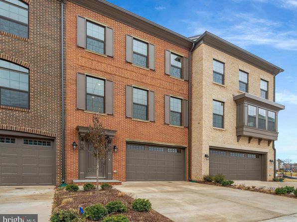 5 Fair Lakes Ct, Fairfax, VA 22033