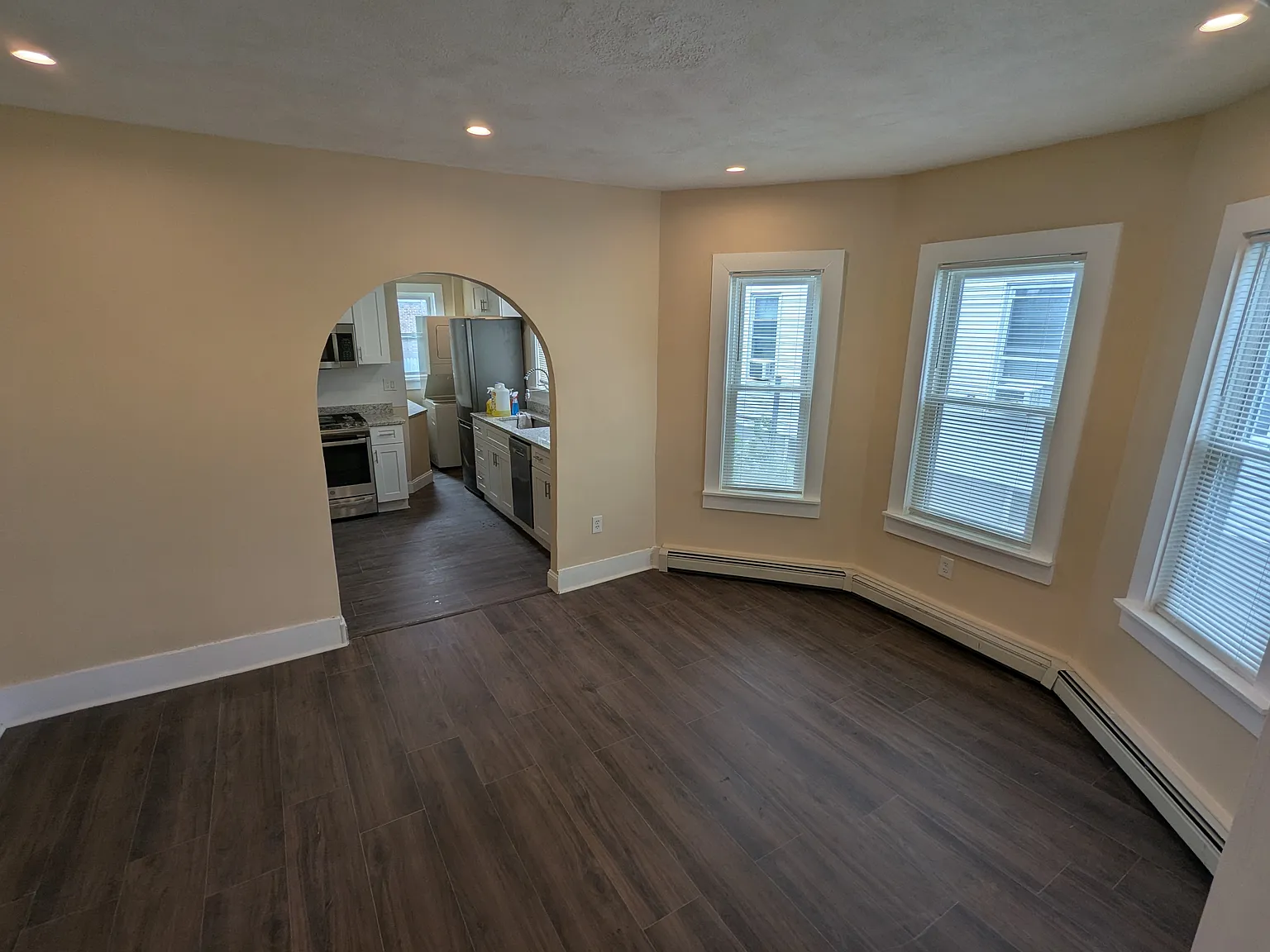 3 bed, 1040 sqft, $3,000 — Photo 3