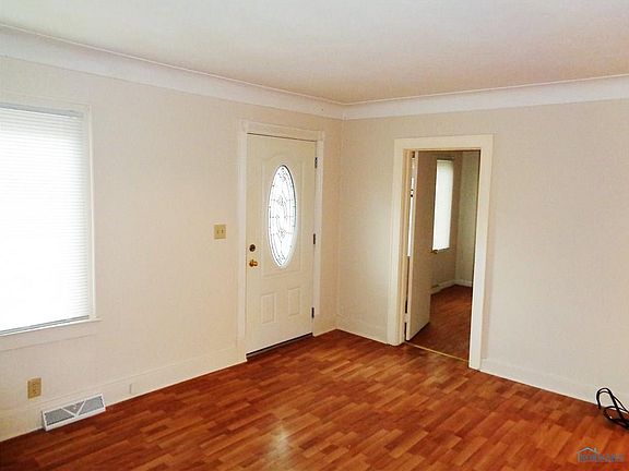 3rd image of 217 Wilson St