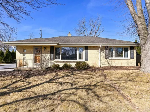 2137 Crestview COURT, Wauwatosa, WI 53226
