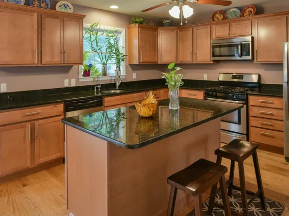 11 Taylor St #A, Saugus, MA 01906