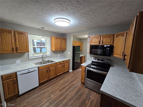 5th image of 487 Woodland Ave