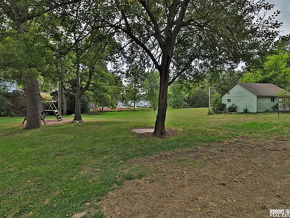 4th image of 305 W East St