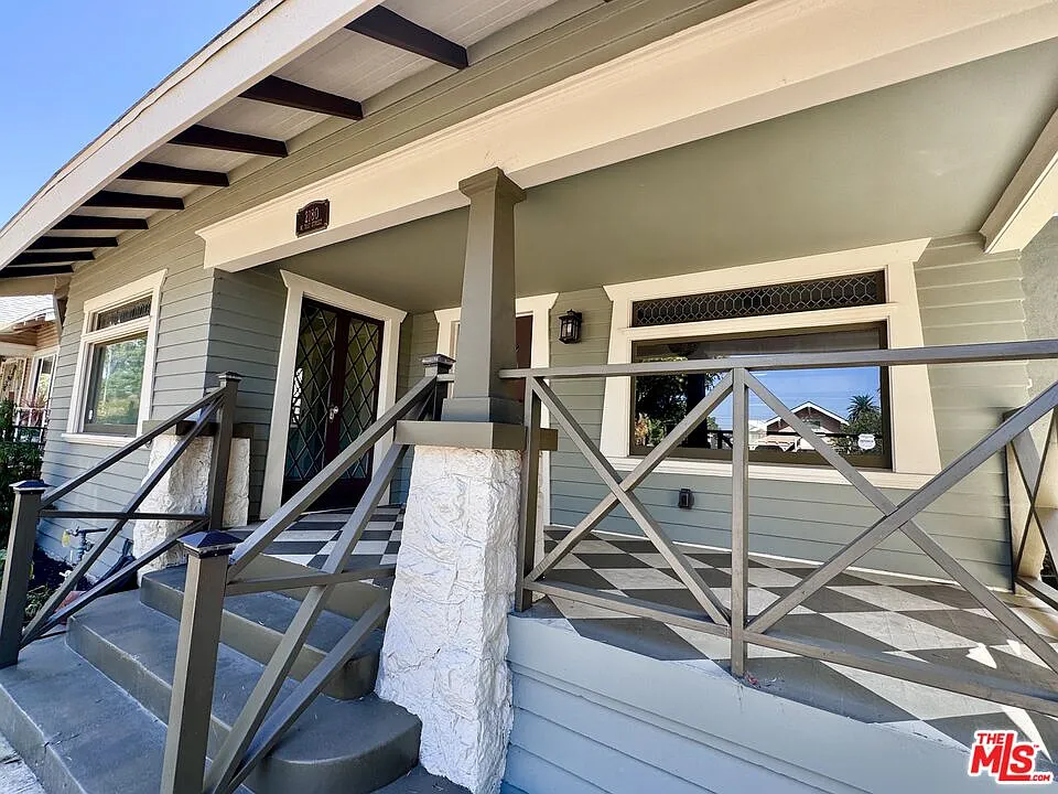 3 bed, 2.5 bath, 1958 sqft, $5,600 — Photo 2