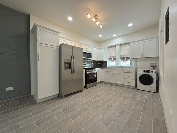 5th image of 10557 S Corliss Ave