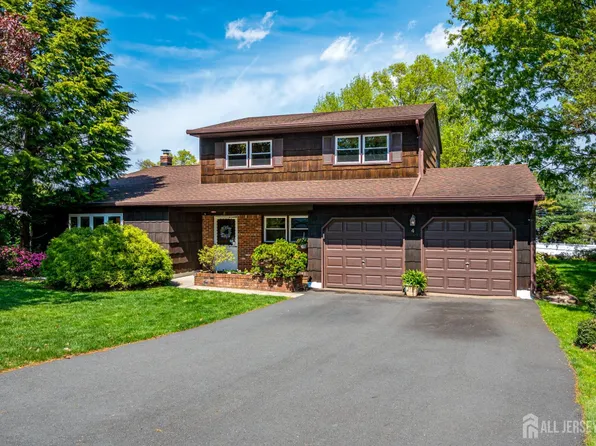 4 Caldwell Ct, East Brunswick, NJ 08816