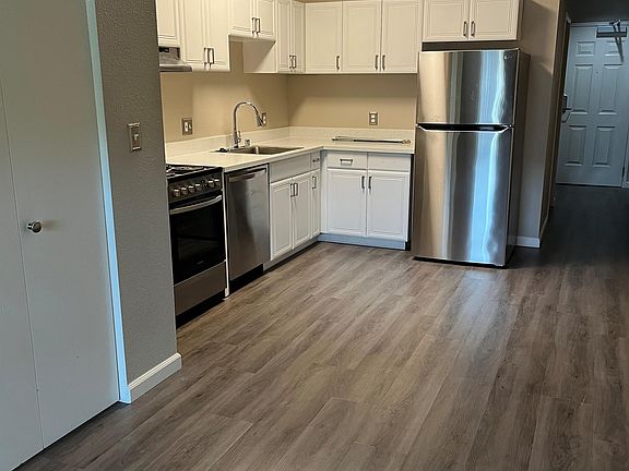 5th image of 2810 35th St APT 206