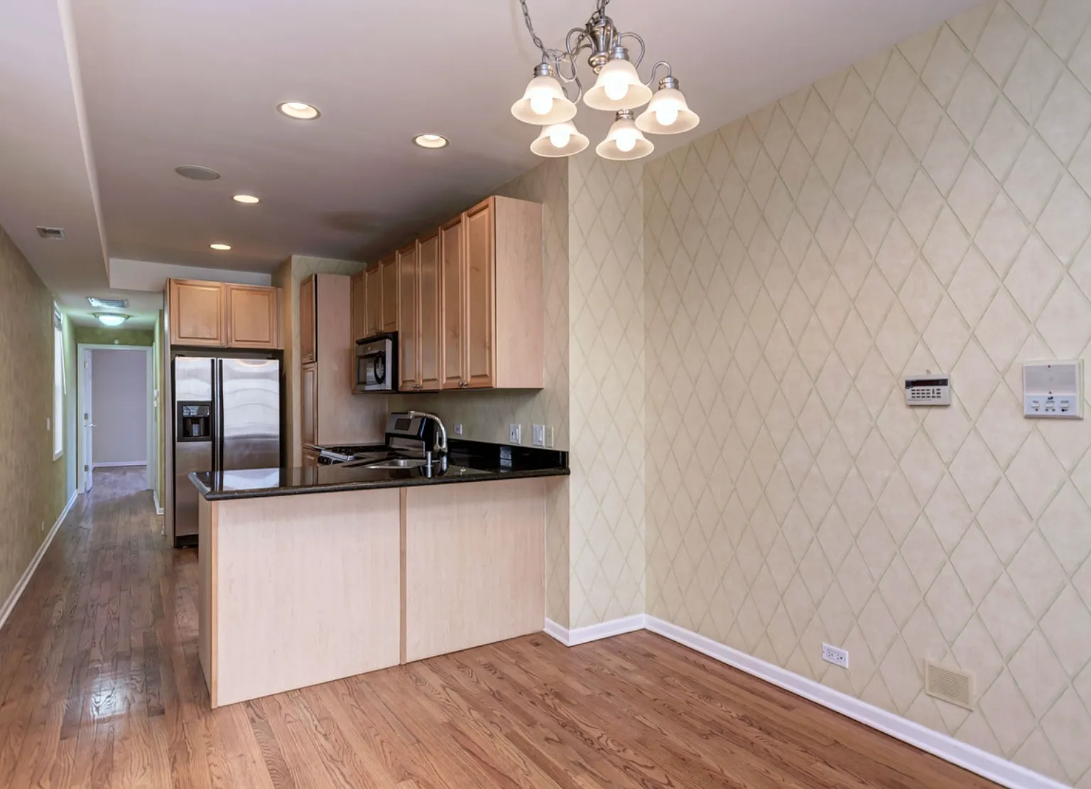 3 bed, 2200 sqft, $4,450 — Photo 3