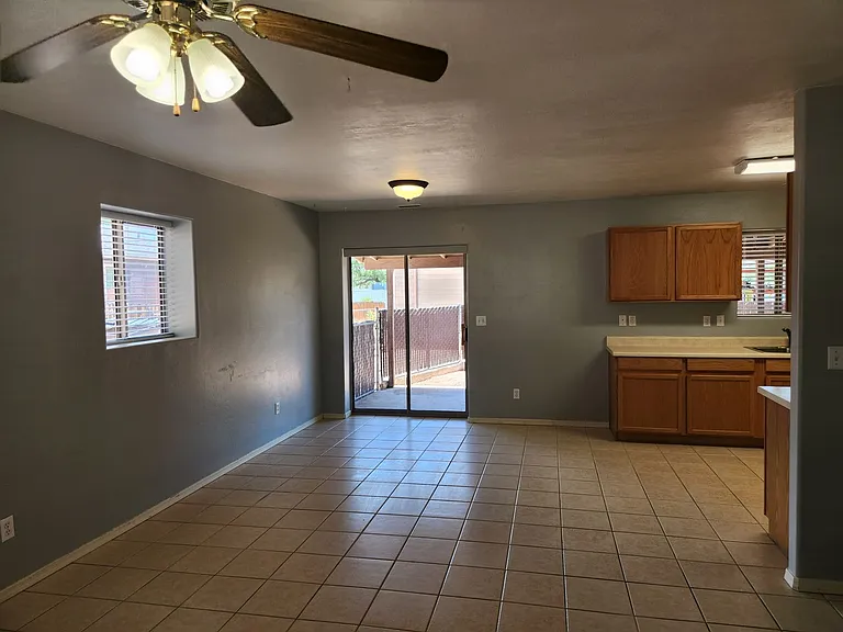 601 W Frontier St — Photo 6