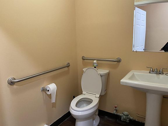 5th image of 4749 137th St